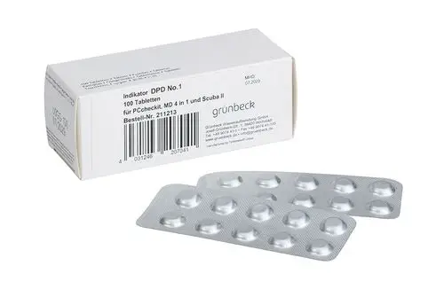 Blisterverpackung mit runden Tabletten, daneben eine offene Schachtel. Die Packung zeigt die Marke Grünbeck und enthält 100 Tabletten für einen Wasseranalysetest.